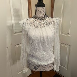 WHITE HOUSE BLACK MARKET WHITE LACE BLOUSE SIZE S ( more of off white)